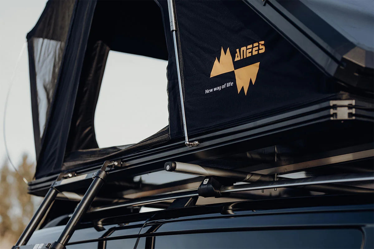 ANEES Triangle Dachzelt geschlossen – Seitenansicht der Hartschalen-Konstruktion